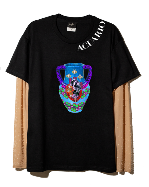 T shirt negra Acuario con mangas de mesh bordadas
