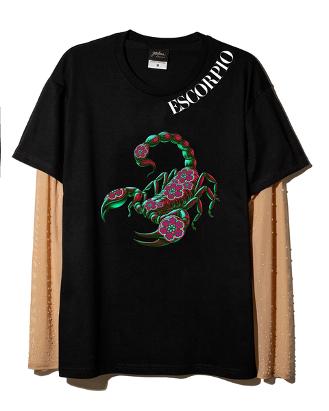 T shirt negra Escorpio con mangas de mesh bordadas