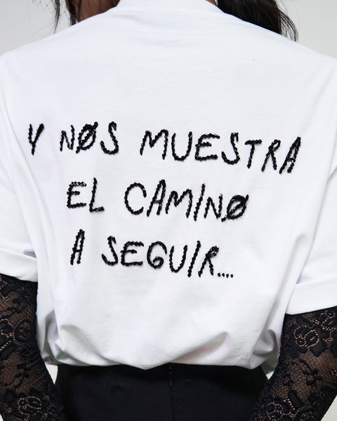 T shirt blanca Sagrado corazón "La herencia se lleva en la sangre"