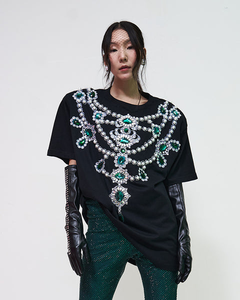 T shirt negra oversized con collar verde
