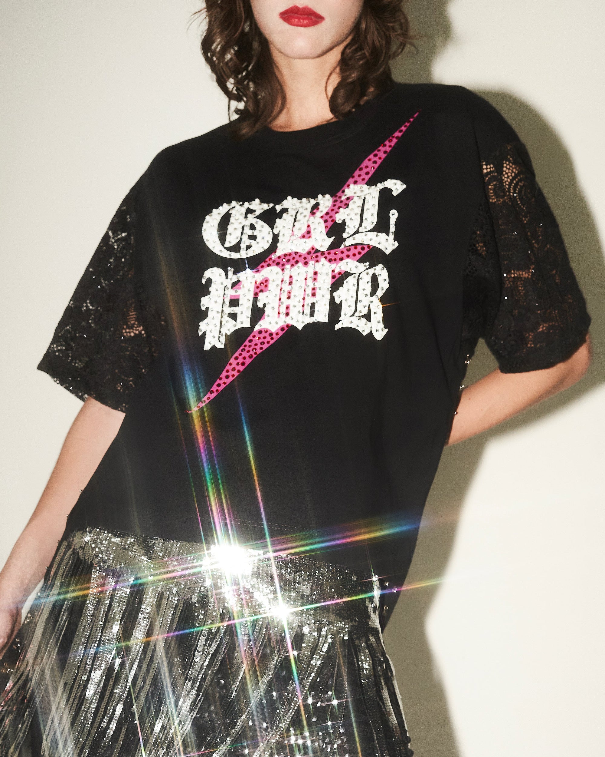 Cropped tee GRL PWR con mangas de encaje