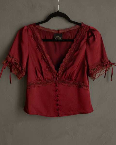 Top satinado guinda