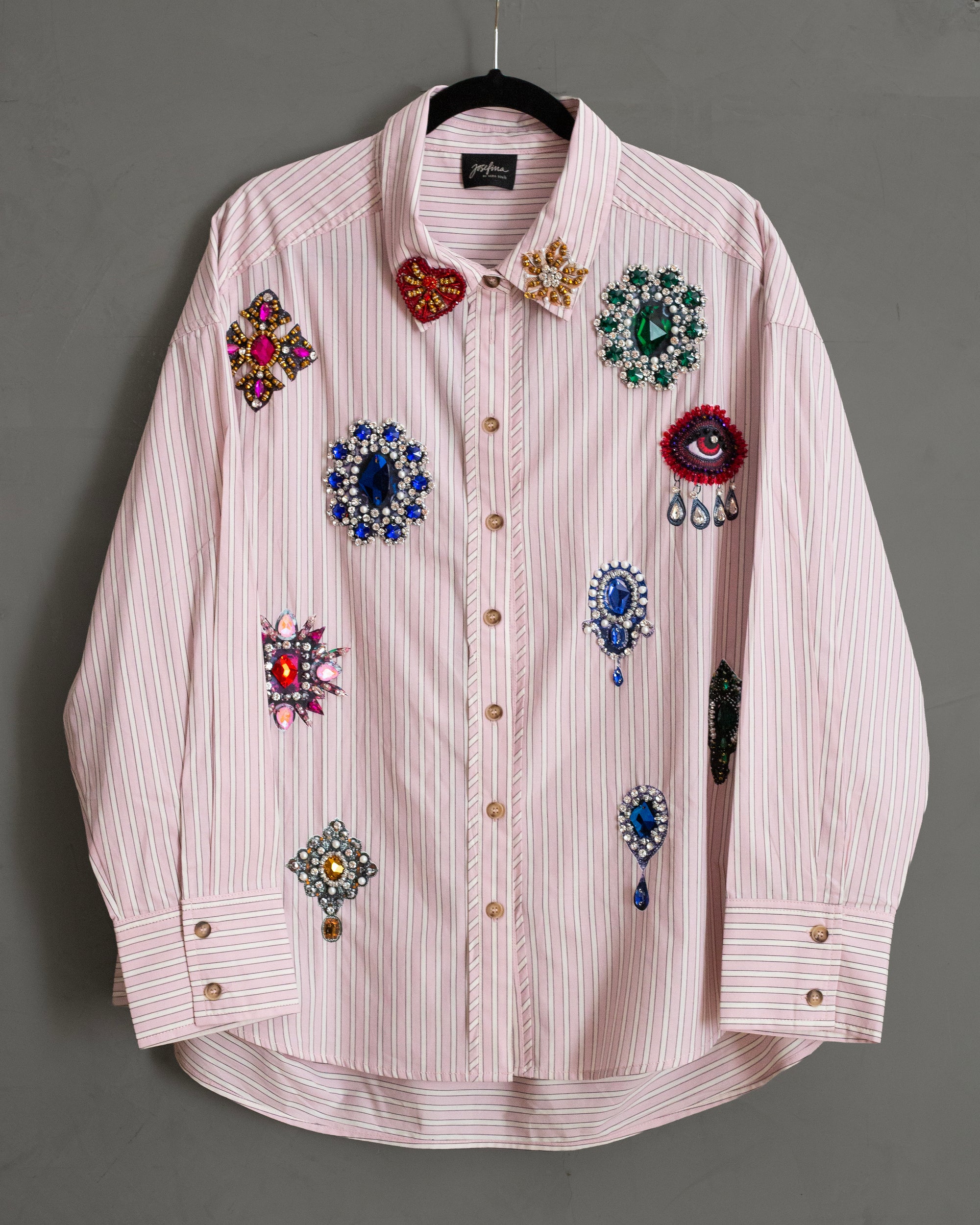 Camisera rayas rosa con joyas