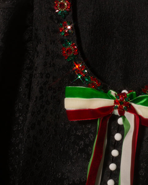 Blusa negra con moño tricolor