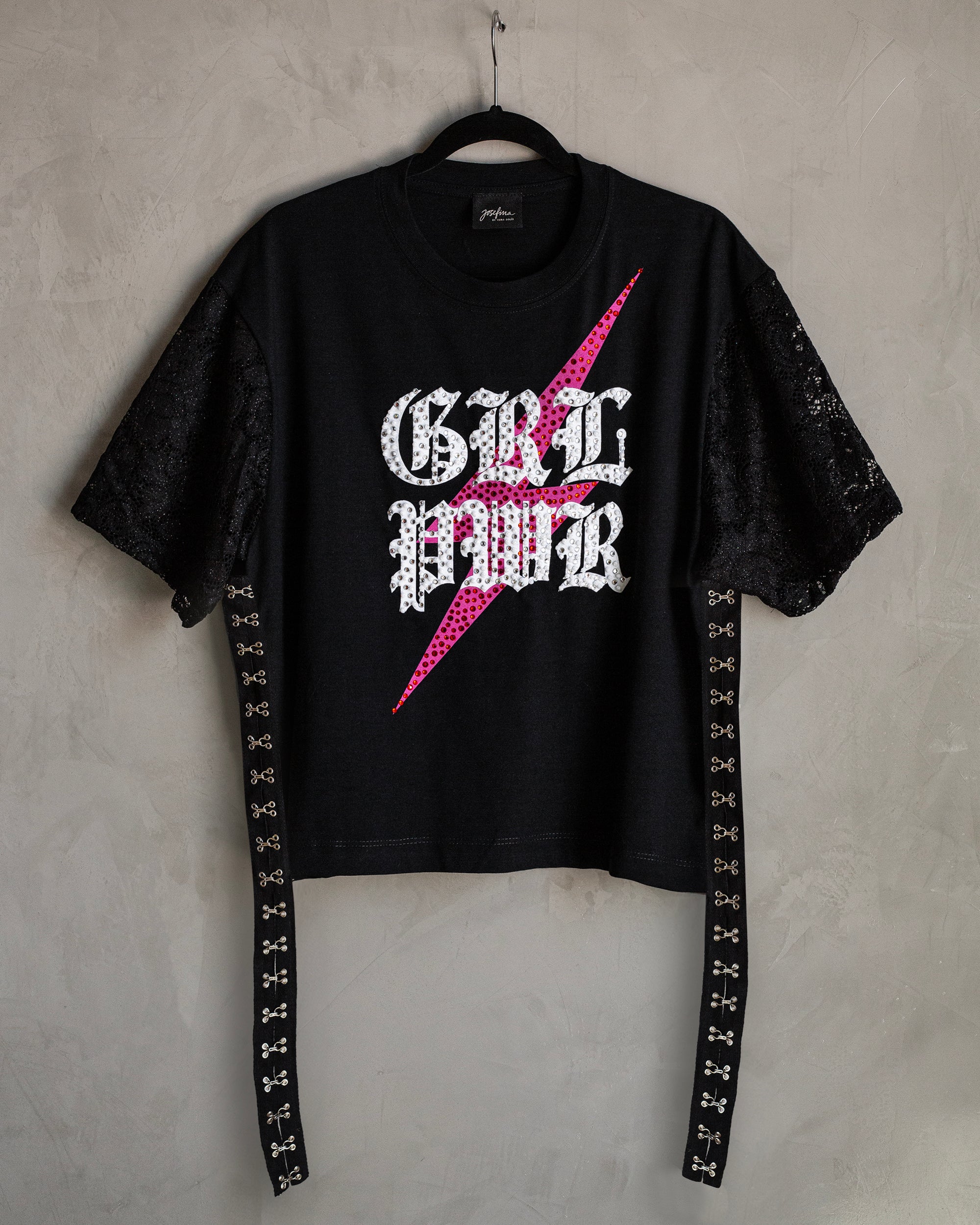 Cropped tee GRL PWR con mangas de encaje