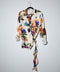 Camisa cruzada con estampado de flores