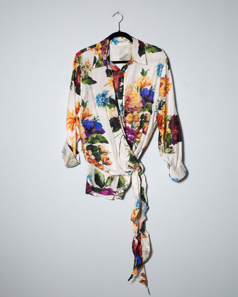 Camisa cruzada con estampado de flores