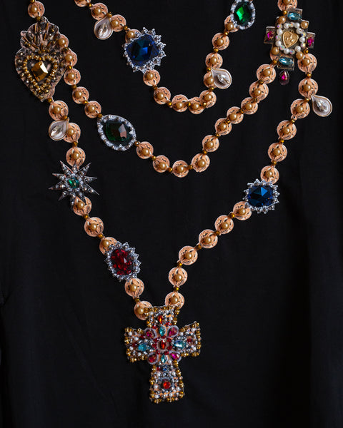 Blusa negra con cintillas rosary