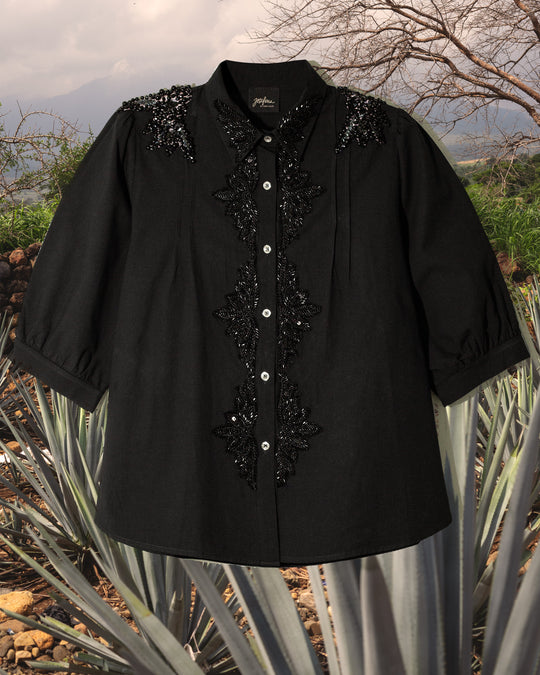 Camisera negra bordada