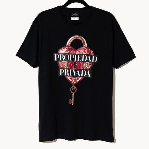 T SHIRT NEGRA PROPIEDAD PRIVADA